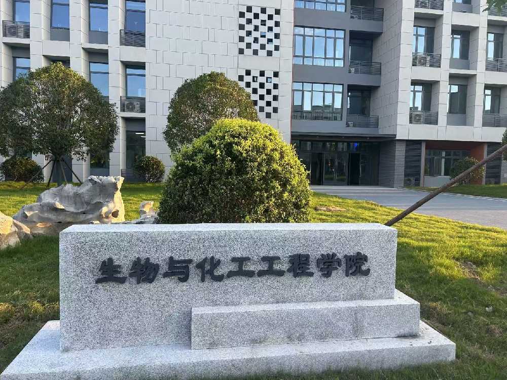 綦江区扬州职业大学体育场高杆灯项目